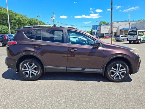 Used 2017 Toyota RAV4 LE AWD/4WD image 7
