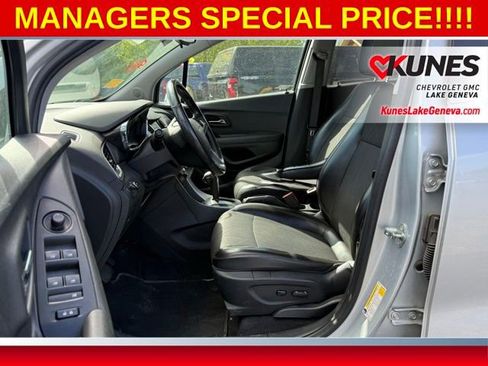 Used 2020 Chevrolet Trax LT w/ LT Convenience Package FWD image 14