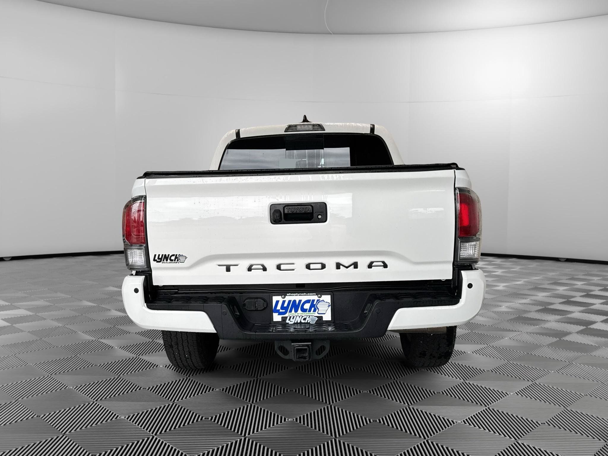 Used 2021 Toyota Tacoma TRD Off-Road w/ TRD Premium Off Road Package AWD/4WD image 4