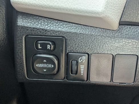 Used 2015 Toyota Corolla LE FWD image 25