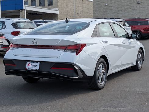 New 2026 Hyundai Elantra SE image 4