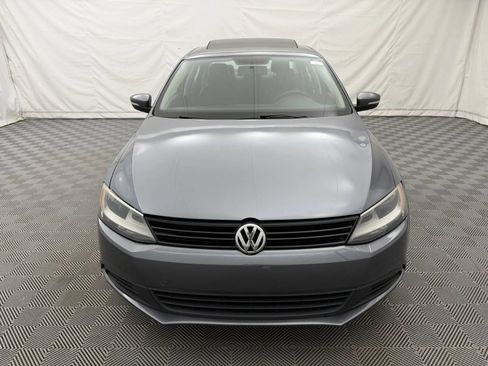 Used 2011 Volkswagen Jetta SE FWD image 3