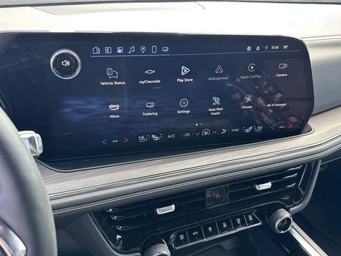 New 2025 Chevrolet Suburban Premier AWD/4WD image 15