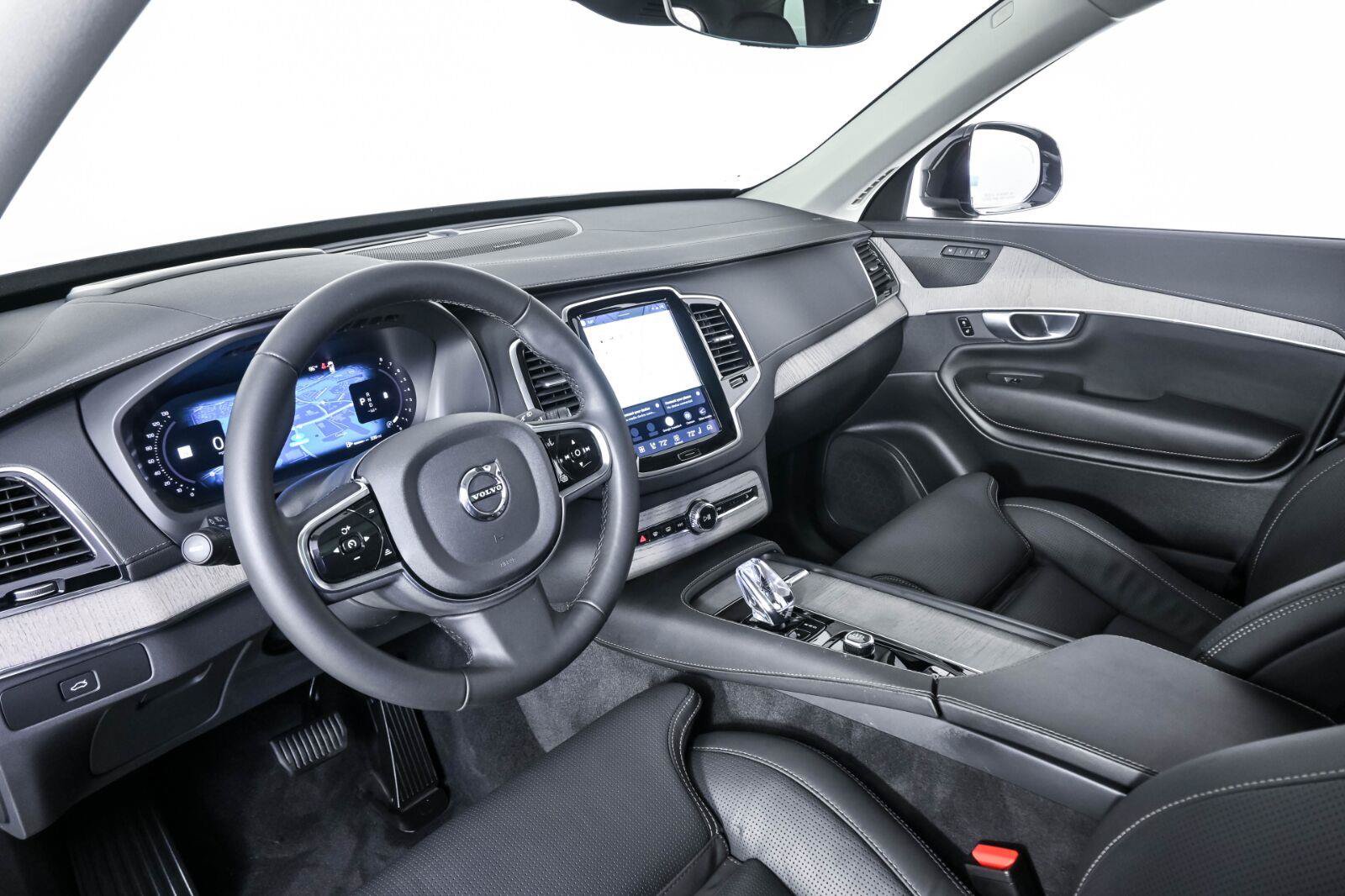 Certified 2024 Volvo XC90 B6 Ultimate w/ Protection Package AWD/4WD image 4