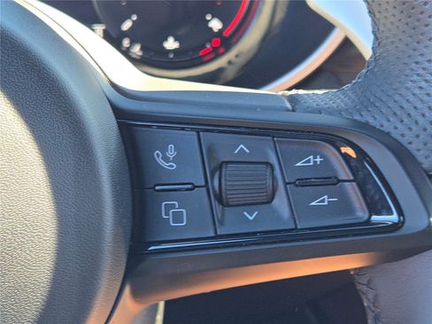 Used 2024 Alfa Romeo Stelvio Sprint image 35