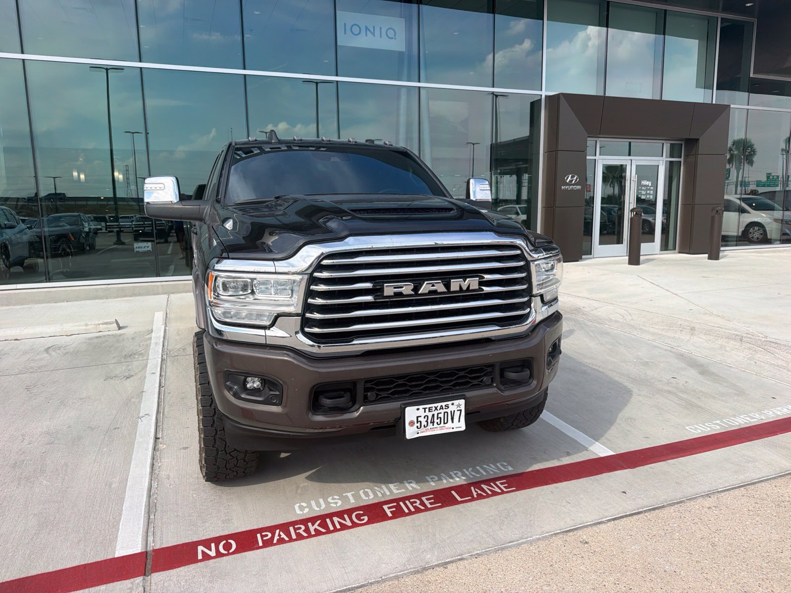 Used 2024 RAM 2500 Limited w/ Safety Group AWD/4WD image 3