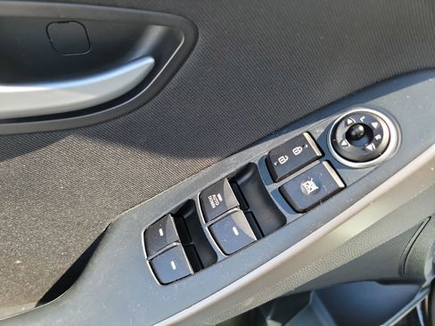 Used 2016 Hyundai Elantra GT image 11