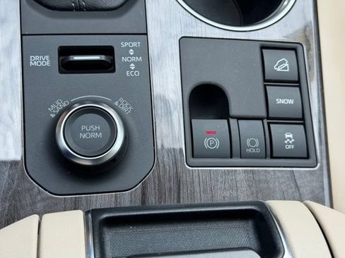 Used 2023 Toyota Highlander Limited AWD/4WD image 25
