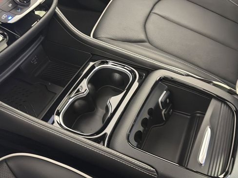 New 2026 Chrysler Pacifica Limited image 16