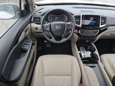 Used 2018 Honda Pilot Touring image 21