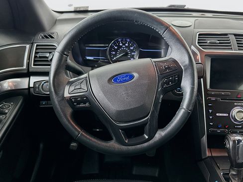 Used 2018 Ford Explorer Limited image 17
