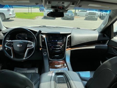 Used 2020 Cadillac Escalade ESV Luxury AWD/4WD image 14