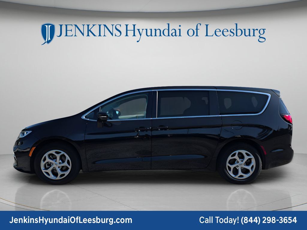 Used 2024 Chrysler Pacifica Limited FWD image 8
