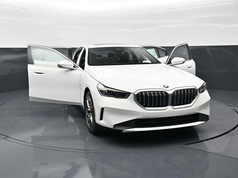 New 2026 BMW 530i w/ Convenience Package RWD image 33