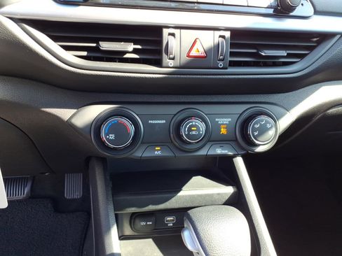 Used 2023 Kia Forte LXS w/ LXS Technology Package FWD image 19