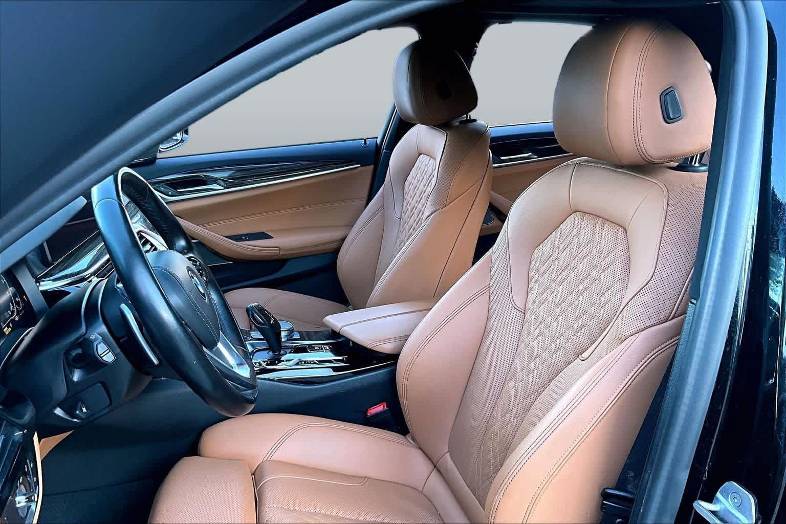 Used 2021 BMW 530e w/ Premium Package RWD image 8