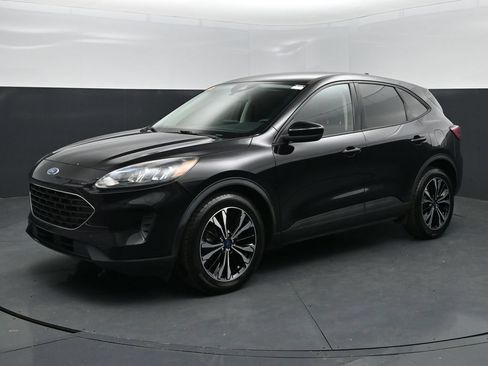 Used 2022 Ford Escape SE w/ SE Sport Appearance Package FWD image 1