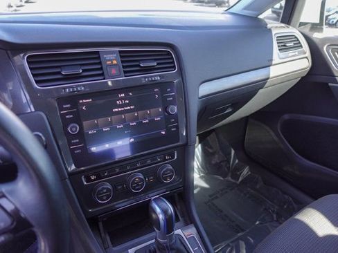 Used 2019 Volkswagen e-Golf SE w/ Driver Assistance Package image 17