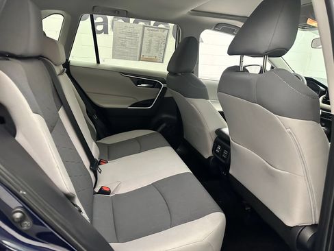 Used 2019 Toyota RAV4 XLE AWD/4WD image 17