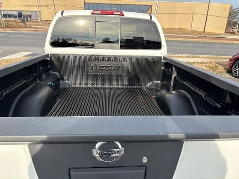 Used 2021 Nissan Frontier SV w/ SV Utility Package image 5