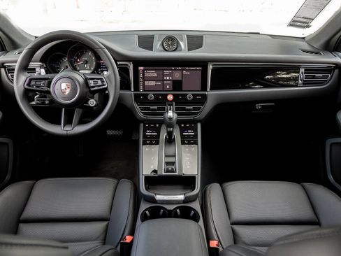Certified 2026 Porsche Macan AWD/4WD image 12