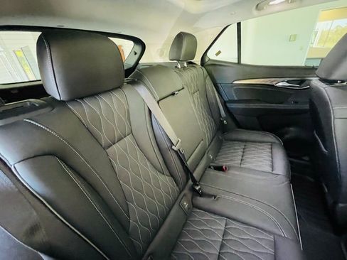 Used 2022 Buick Envision Avenir w/ Technology Package II image 13