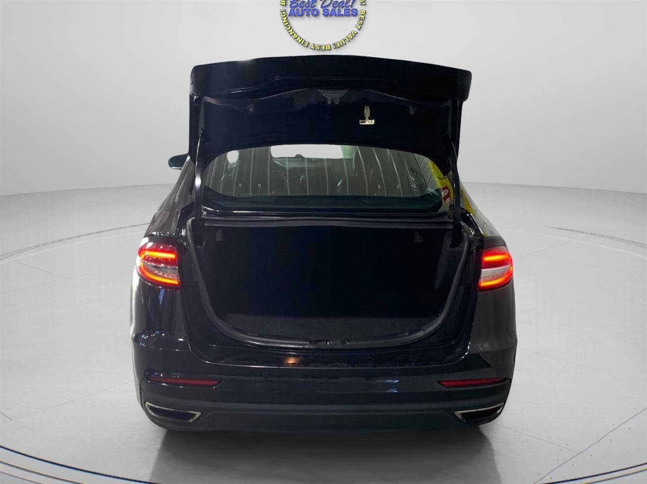 Used 2019 Ford Fusion Titanium AWD/4WD image 9