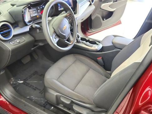 Used 2024 Chevrolet Trax LS w/ LS Convenience Package FWD image 22