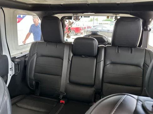 Used 2018 Jeep Wrangler Unlimited Sahara w/ Cold Weather Group AWD/4WD image 5