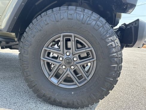 New 2025 Jeep Gladiator Sport AWD/4WD image 12