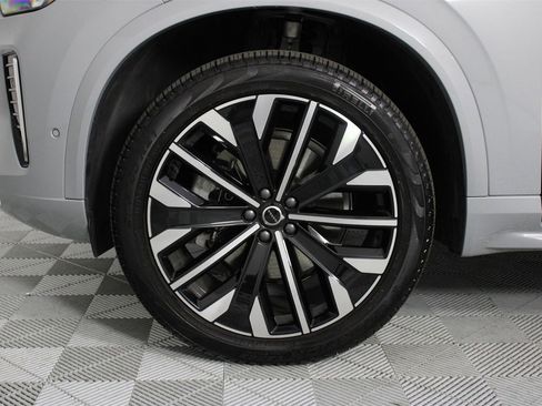 Used 2026 Volvo XC90 B6 Plus image 28
