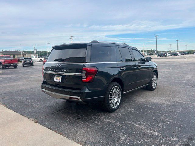 Used 2023 Ford Expedition Limited AWD/4WD image 3