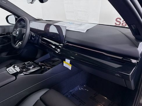 New 2026 BMW 530i xDrive w/ M Sport Package AWD/4WD image 30
