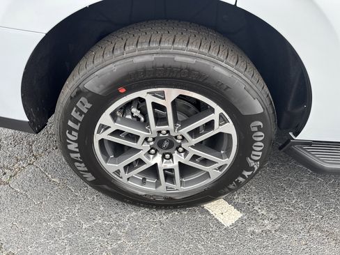 New 2026 Ford Expedition Active image 17