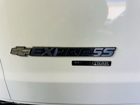 Used 2015 Chevrolet Express 2500 RWD image 16