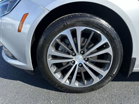 Used 2018 Buick Regal Essence w/ Driver Confidence Package #1 AWD/4WD image 16