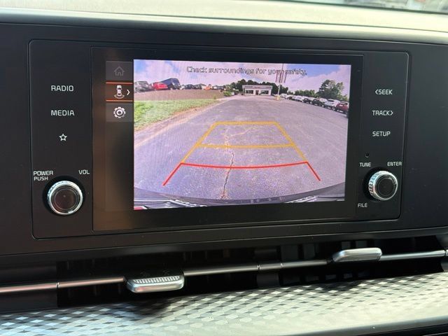 Used 2023 Kia Carnival LX FWD image 10