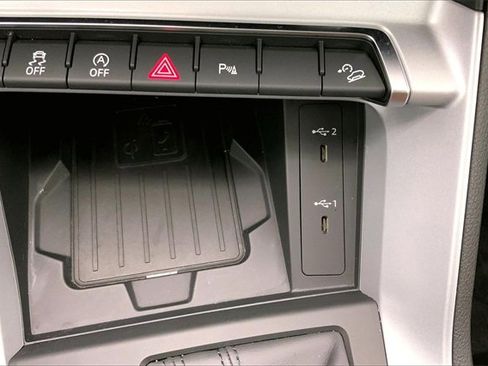 Certified 2025 Audi Q3 2.0T Premium Plus image 33