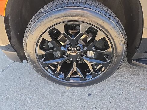 Used 2024 Chevrolet Tahoe Premier AWD/4WD image 12
