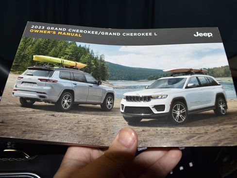 Used 2023 Jeep Grand Cherokee L Laredo image 10