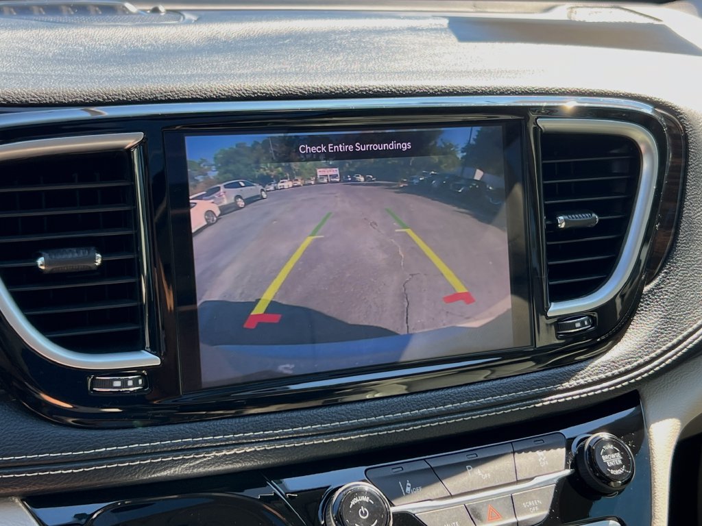 Used 2021 Chrysler Pacifica Limited w/ Uconnect Theater Family Group FWD image 52