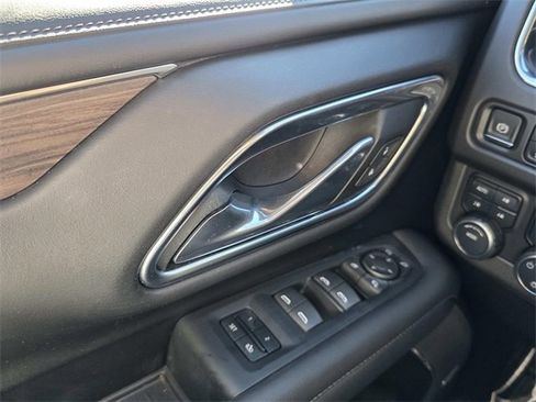 Used 2021 Chevrolet Suburban Z71 w/ Luxury Package image 25