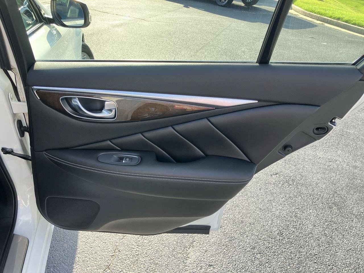 Used 2019 INFINITI Q50 Luxe w/ Essential Package (3.0T Luxe) AWD/4WD image 28
