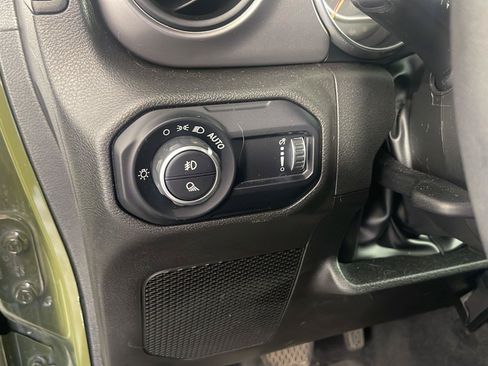 Used 2023 Jeep Gladiator Sport AWD/4WD image 13
