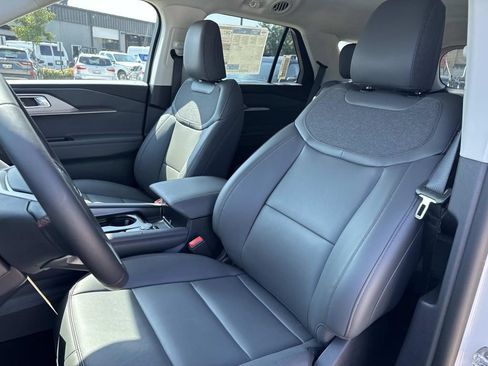 New 2026 Ford Explorer Active w/ Active Comfort Package RWD image 7