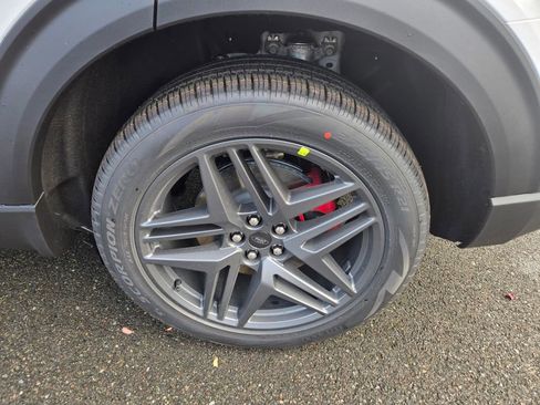 New 2026 Ford Explorer ST-Line w/ ST-Line Street Pack image 9