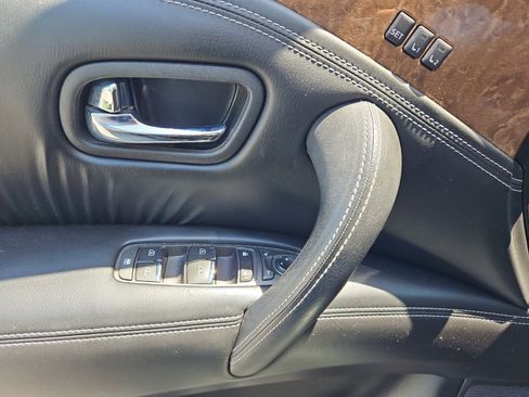 Used 2017 INFINITI QX80 2WD w/ Driver Assistance Package image 30