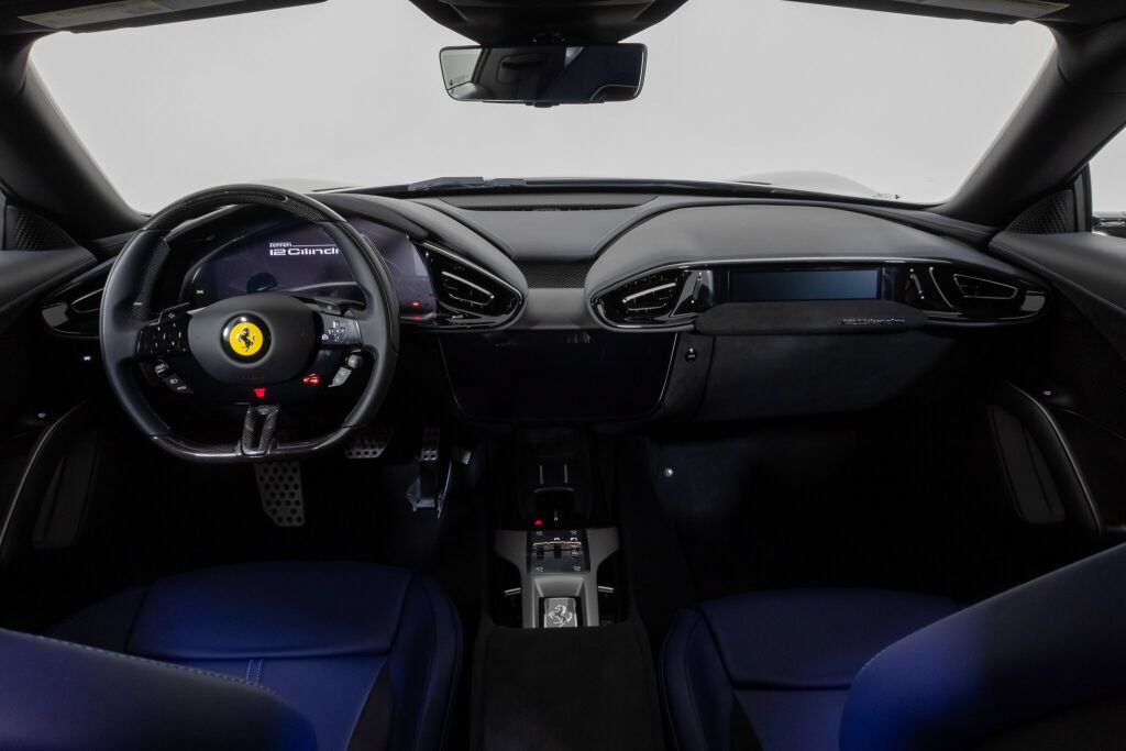 Used 2025 Ferrari 12Cilindri RWD image 31