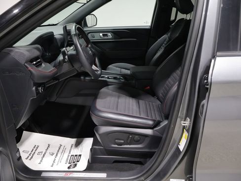 Used 2025 Ford Explorer ST-Line w/ ST-Line Street Pack AWD/4WD image 10