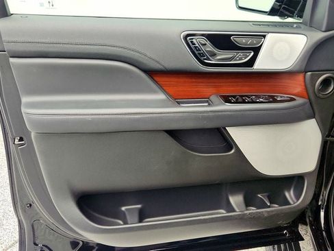 Used 2023 Lincoln Navigator Reserve image 11